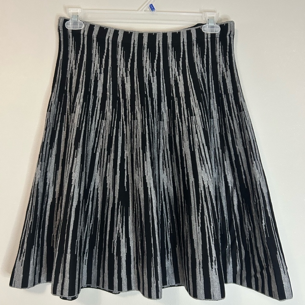 NWT Elegant Black and Gray Women's Sweater Knit Skirt, Size L